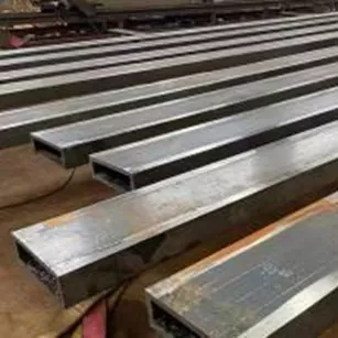 Tubo cuadrado en ángulo recto